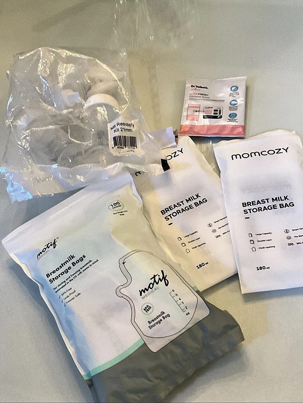 Motif Medical Breast Milk Storage Bags and Double Pumping Kit